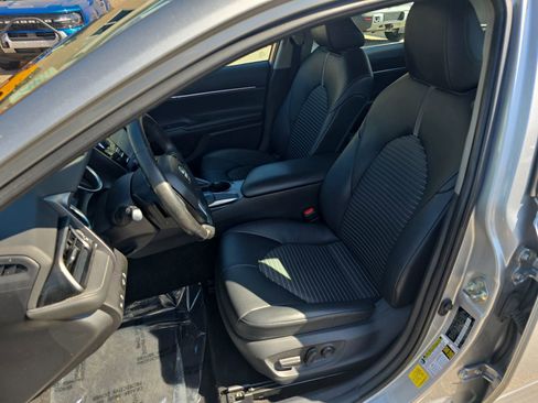 Used 2020 Toyota Camry SE FWD image 17