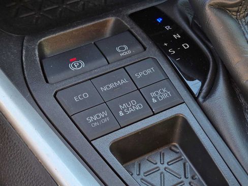 Certified 2023 Toyota RAV4 LE AWD/4WD image 34