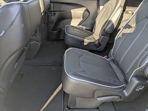 New 2026 Chrysler Pacifica Limited FWD image 26