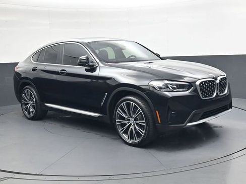 Used 2025 BMW X4 xDrive30i w/ Premium Package image 2