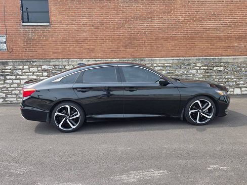 Used 2018 Honda Accord Sport image 5