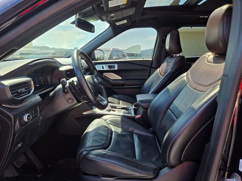 Used 2020 Ford Explorer Platinum w/ Premium Technology Package AWD/4WD image 21