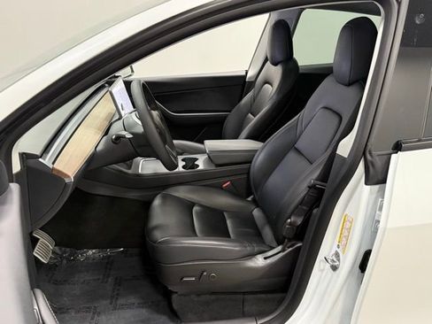 Used 2022 Tesla Model Y Performance image 14