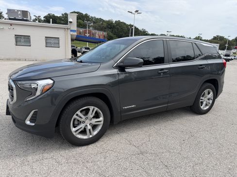 Used 2021 GMC Terrain SLE FWD image 3