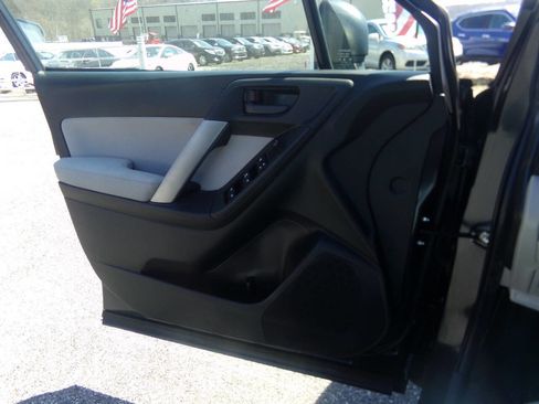 Used 2014 Subaru Forester 2.5i AWD/4WD image 27