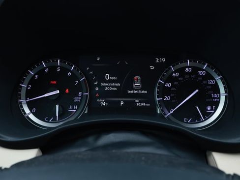 Used 2022 Toyota Highlander XLE FWD image 12