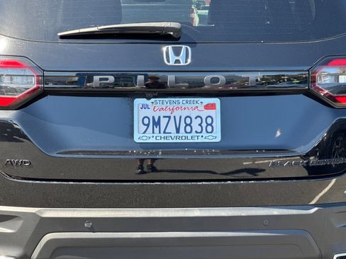 Used 2025 Honda Pilot Black Edition image 46