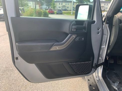 Used 2018 Jeep Wrangler Unlimited Sport AWD/4WD image 11