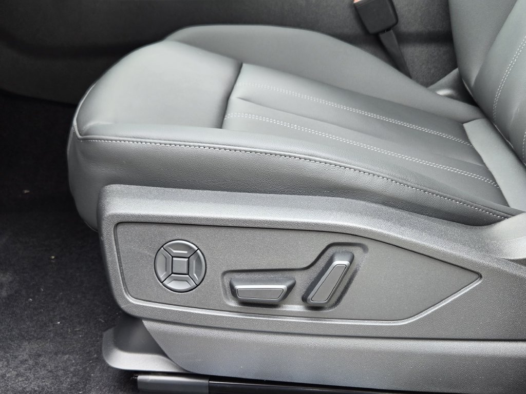 Used 2026 Audi Q5 Premium Plus w/ Premium Plus AWD/4WD image 30
