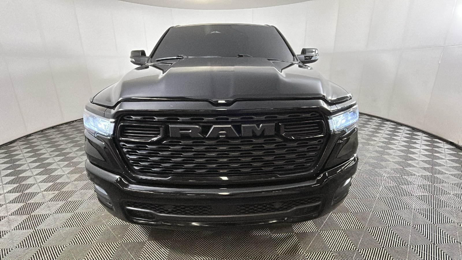 Used 2025 RAM 1500 Big Horn AWD/4WD image 9