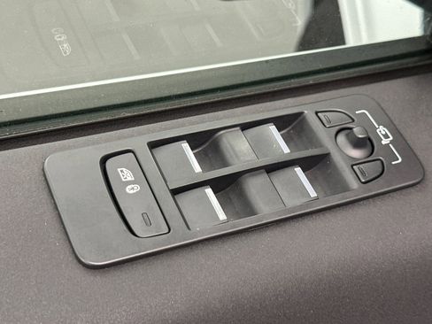 Used 2024 Land Rover Discovery Sport S image 15