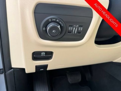 Used 2025 Jeep Grand Cherokee Limited w/ Luxury Tech Group II AWD/4WD image 31