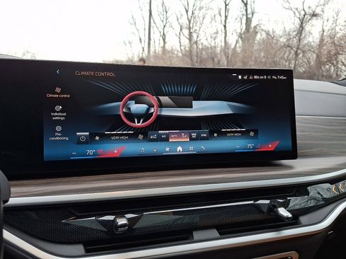 Used 2024 BMW X7 xDrive40i w/ M Sport Package image 18