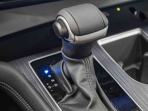 Used 2025 Toyota Sienna XLE w/ XLE Plus Package image 24