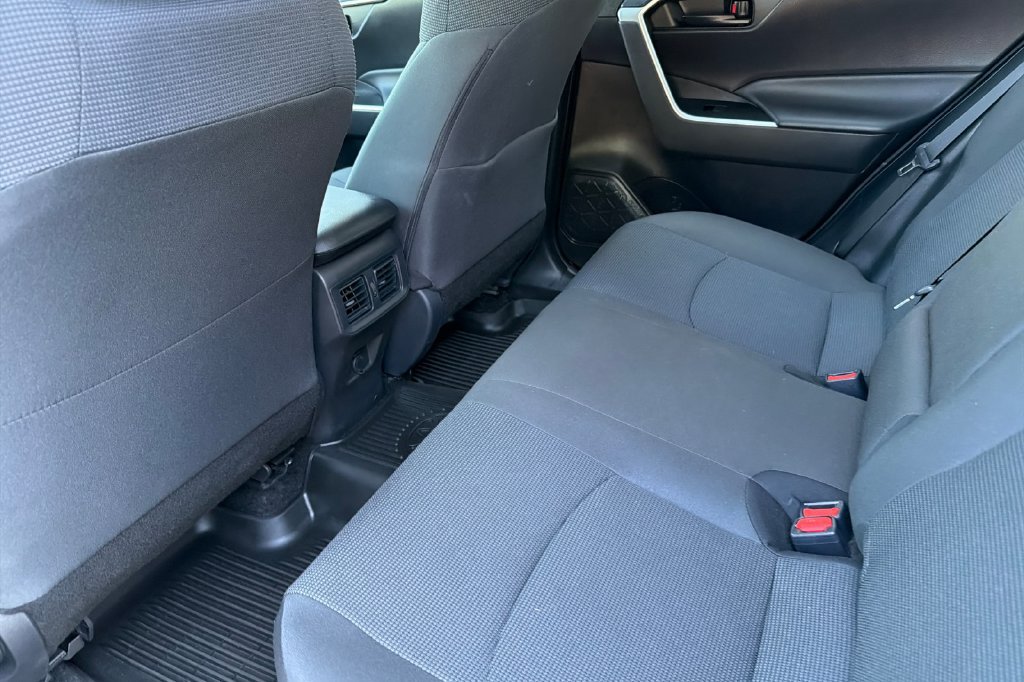 Used 2025 Toyota RAV4 LE AWD/4WD image 9