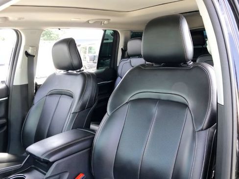 Used 2024 Jeep Grand Cherokee L Limited w/ Luxury Tech Group II AWD/4WD image 11