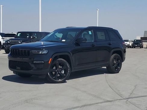 New 2025 Jeep Grand Cherokee Limited w/ Black Appearance Package image 32