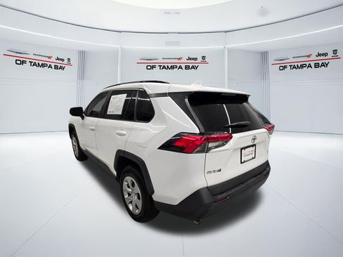Used 2021 Toyota RAV4 LE AWD/4WD image 4
