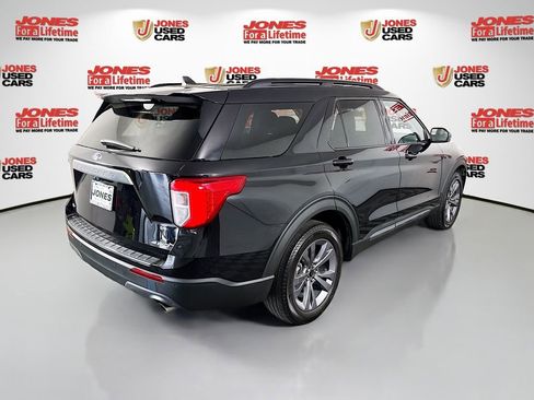 Used 2022 Ford Explorer XLT w/ Equipment Group 202A AWD/4WD image 16