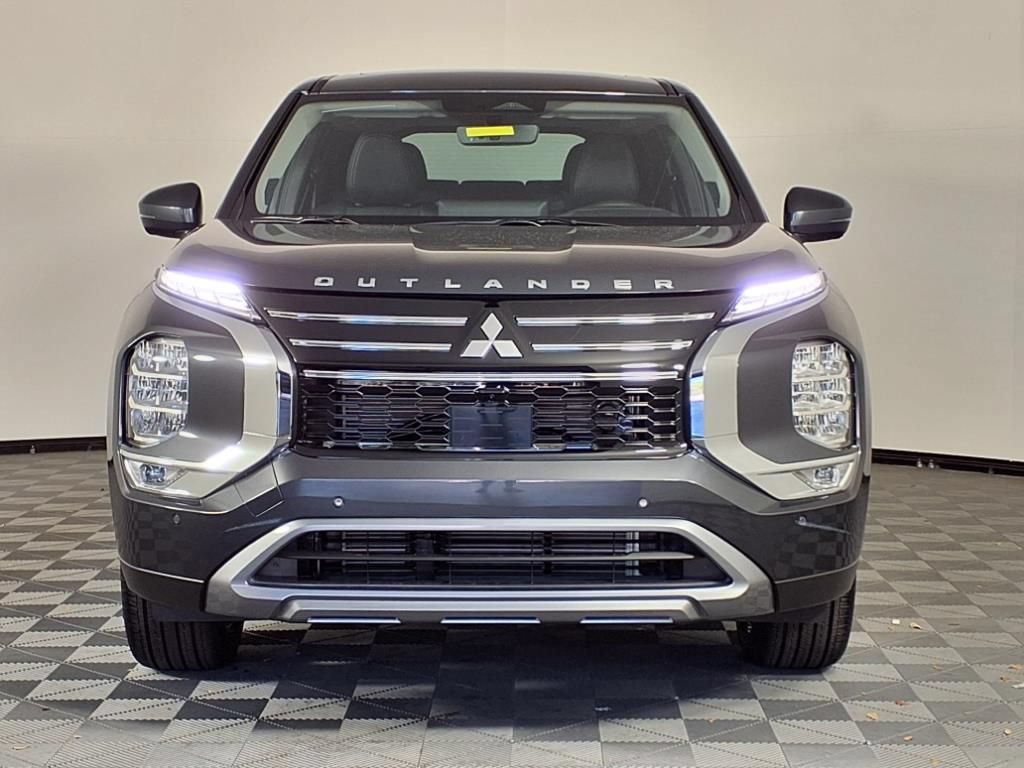 Used 2025 Mitsubishi Outlander SE FWD image 2