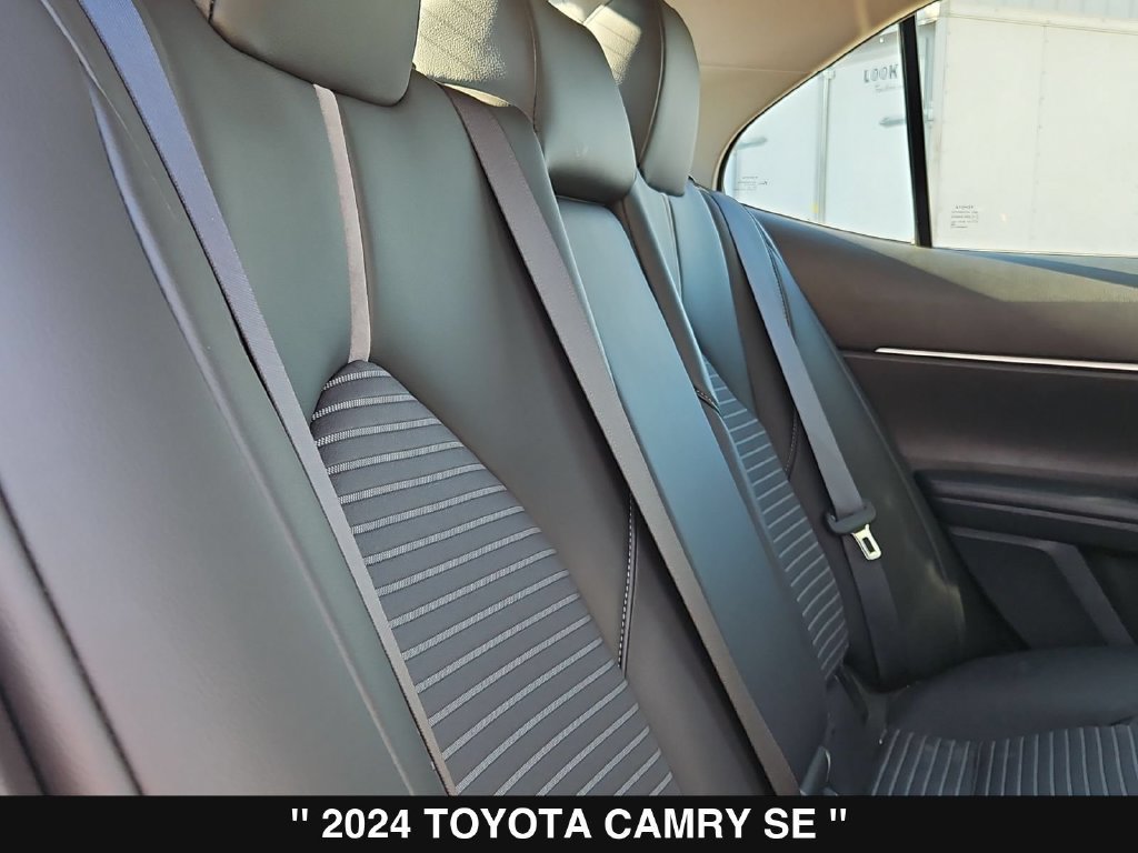 Used 2024 Toyota Camry SE FWD image 5