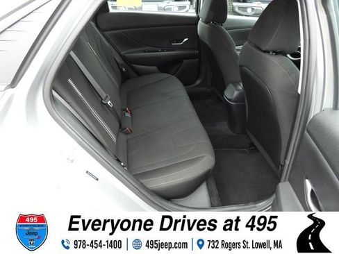 Used 2023 Hyundai Elantra SEL FWD image 11