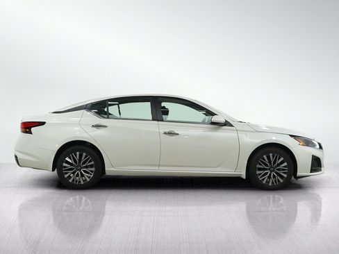 Used 2023 Nissan Altima 2.5 SV w/ SV Premium Package AWD/4WD image 6