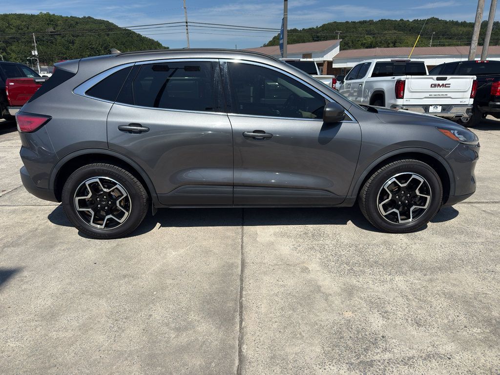 Used 2021 Ford Escape Titanium w/ Titanium Elite Package AWD/4WD image 21
