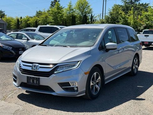 Used 2018 Honda Odyssey Touring image 2