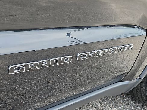 Used 2017 Jeep Grand Cherokee Limited w/ Luxury Group II AWD/4WD image 32