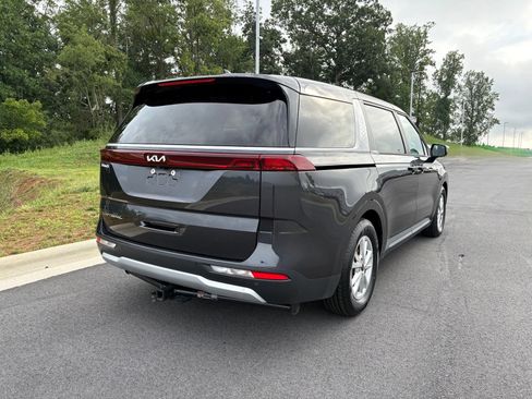 Used 2022 Kia Carnival LX FWD image 9