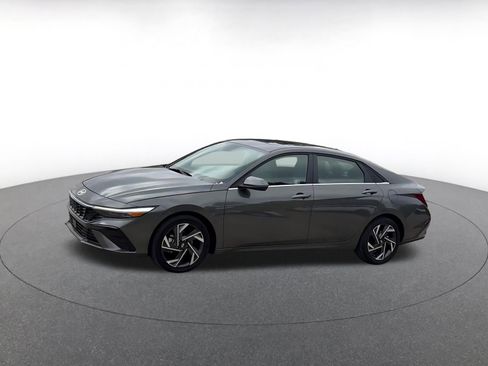 Used 2025 Hyundai Elantra Limited image 8