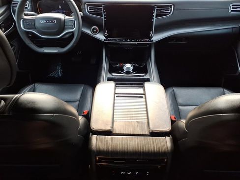 Used 2024 Jeep Wagoneer Series II w/ Flexible Seating Group RWD image 10