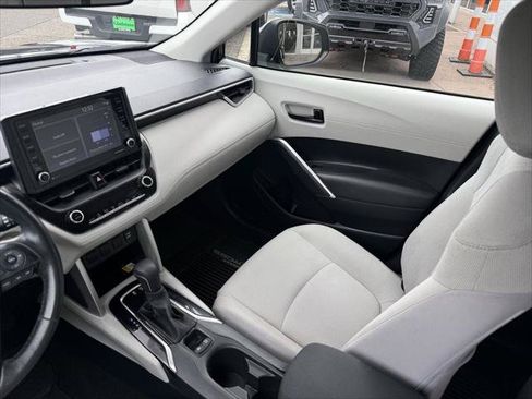 Certified 2022 Toyota Corolla Cross LE AWD/4WD image 18