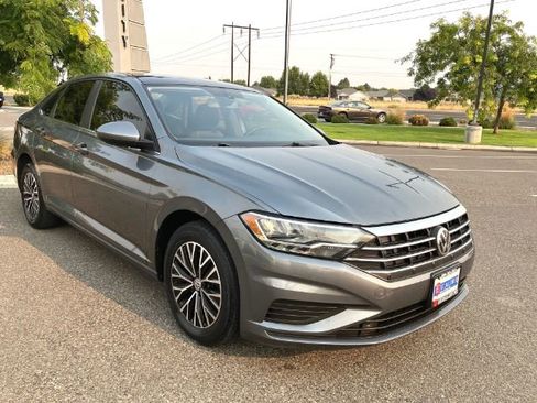 Used 2019 Volkswagen Jetta SE image 3