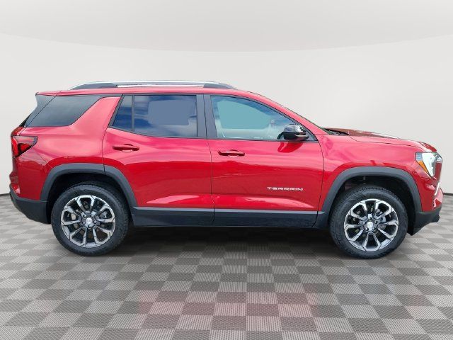 Used 2025 GMC Terrain Elevation w/ Elevation Premium Package AWD/4WD image 3