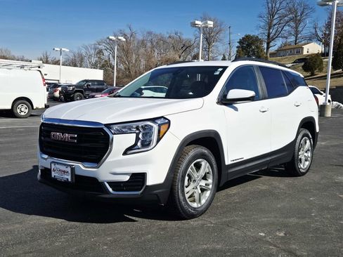 Used 2023 GMC Terrain SLE w/ Driver Convenience Package image 7
