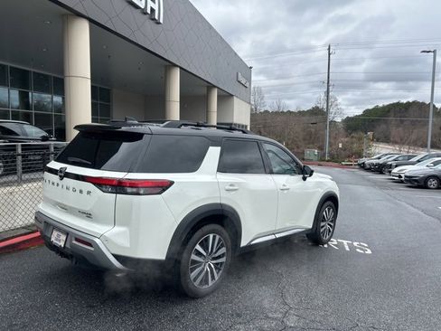 Used 2022 Nissan Pathfinder Platinum w/ Cargo Package image 6