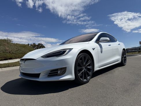 Used 2018 Tesla Model S 100D AWD/4WD image 1