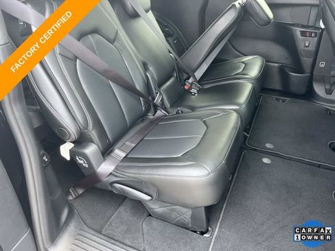 Used 2025 Chrysler Pacifica Select w/ Uconnect Theater Family Group FWD image 22