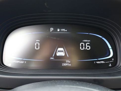 Used 2025 Hyundai Venue SEL image 9