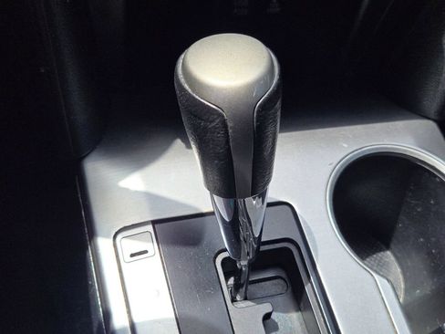 Used 2013 Toyota Camry SE FWD image 39