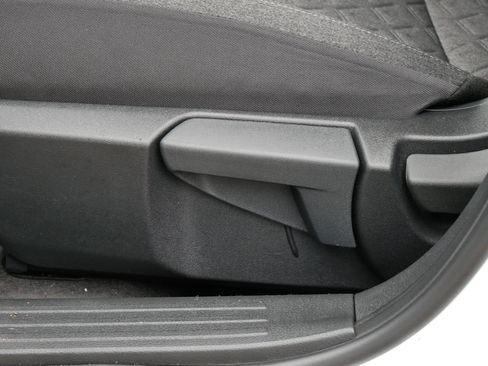 Certified 2025 Nissan Kicks SV w/ Illumination Package image 20