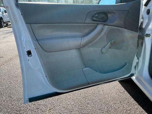 Used 2005 Ford Focus ZX4 Sedan image 12