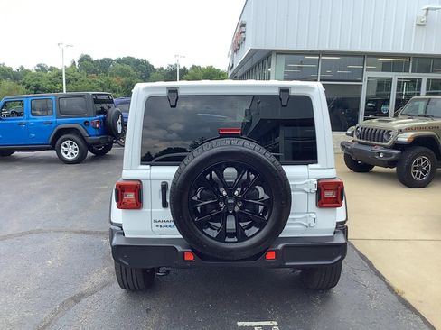 Certified 2025 Jeep Wrangler Unlimited Sahara w/ Safety Group AWD/4WD image 4