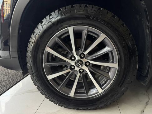 Used 2019 Toyota Highlander XLE AWD/4WD image 8