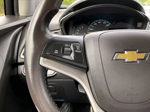Used 2020 Chevrolet Trax LT w/ LT Convenience Package AWD/4WD image 22