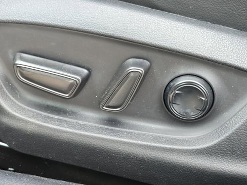 Used 2020 Toyota Camry SE image 12