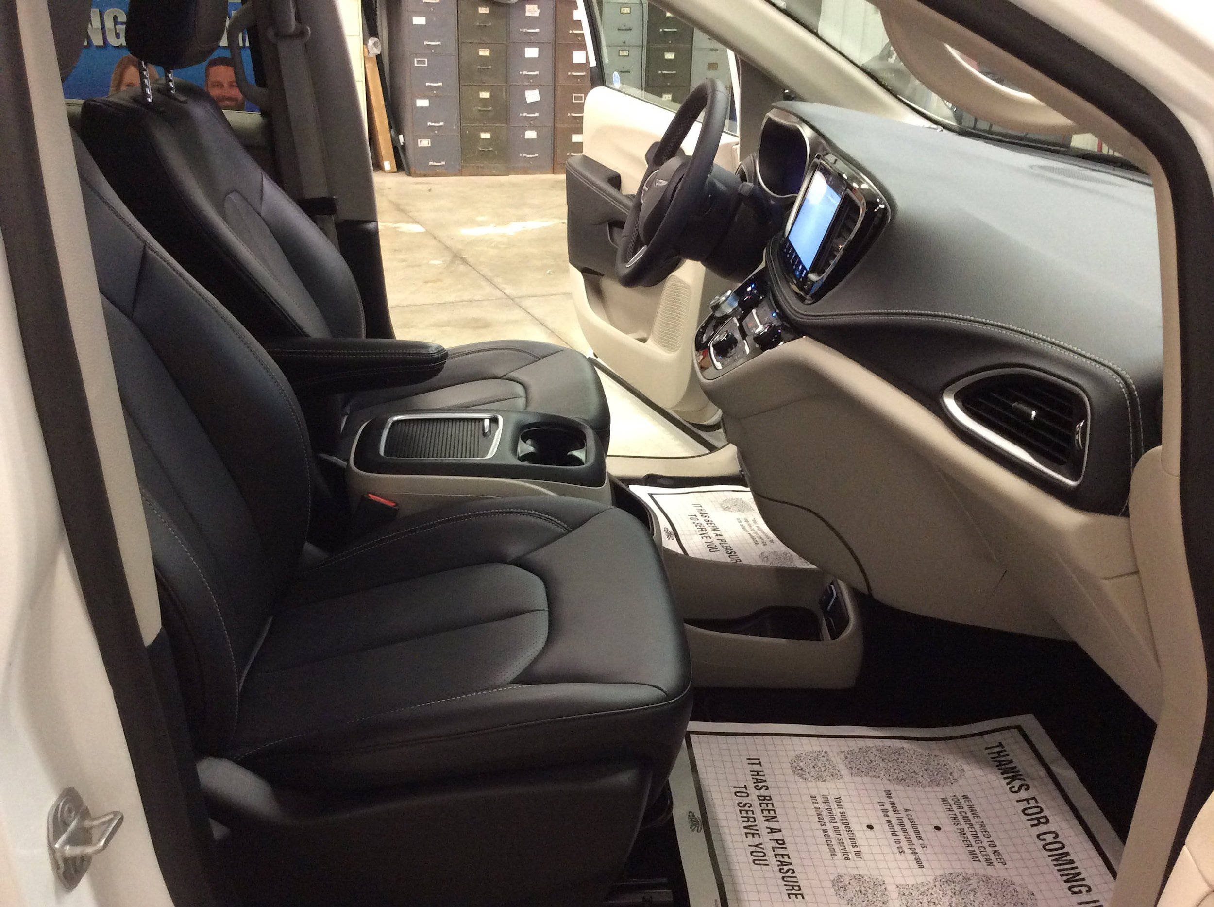 Used 2024 Chrysler Pacifica Touring-L AWD/4WD image 37