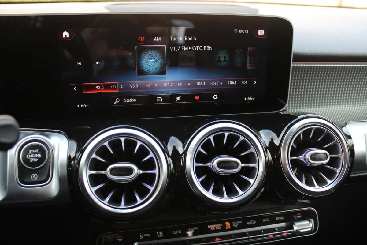 Used 2021 Mercedes-Benz GLB 250 4MATIC image 17